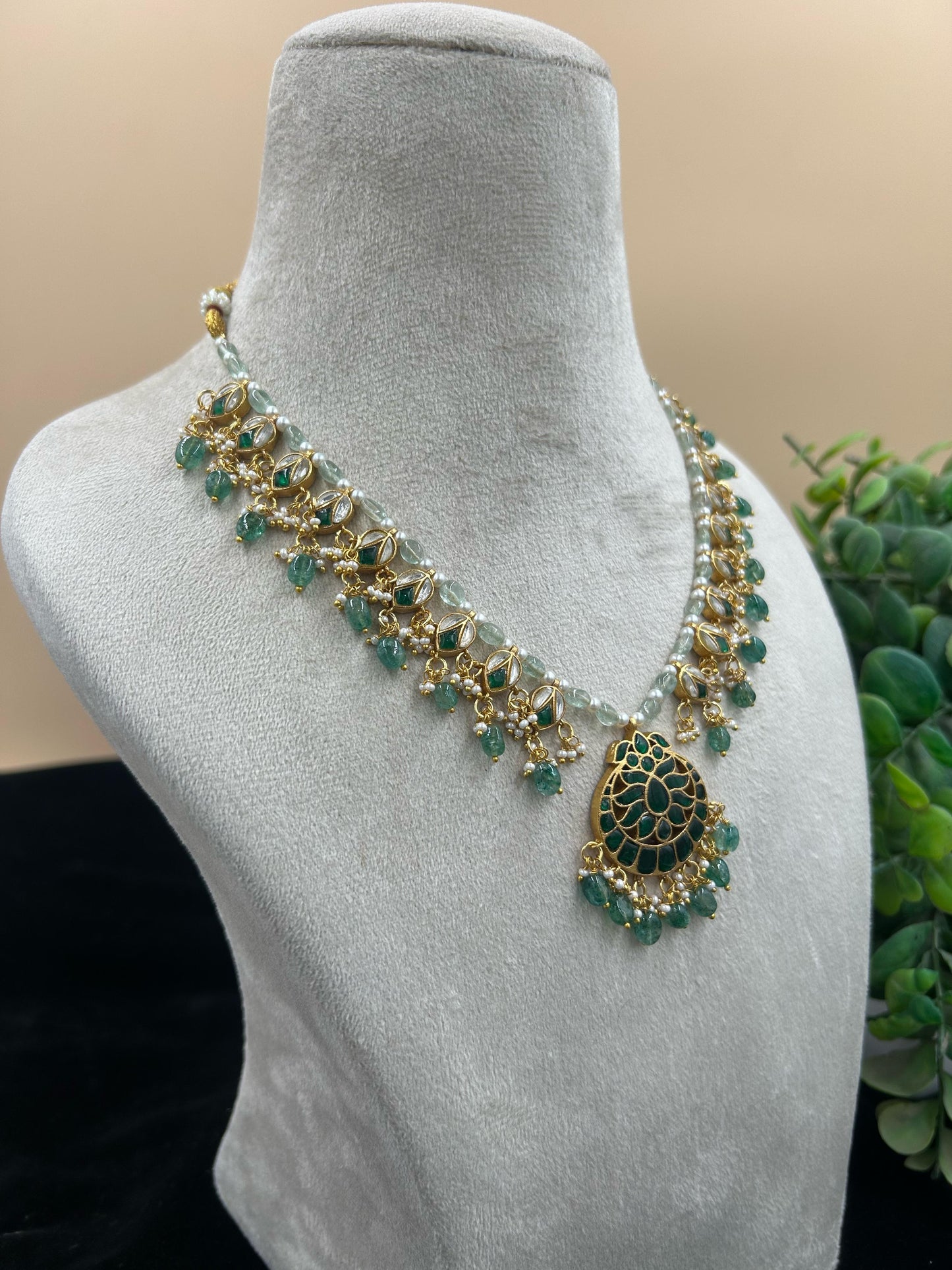 Jadau Tikda Necklase Set