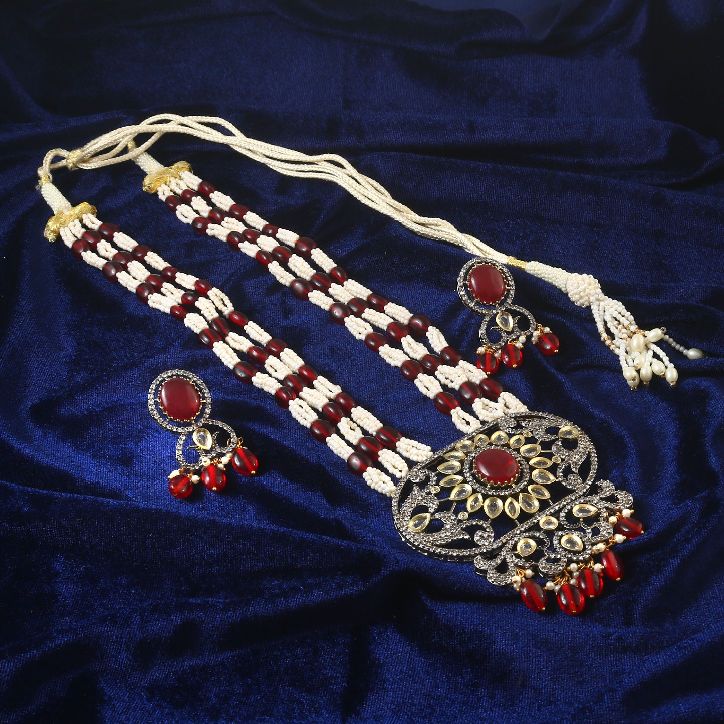 White Stone With Pearl Rani Haar