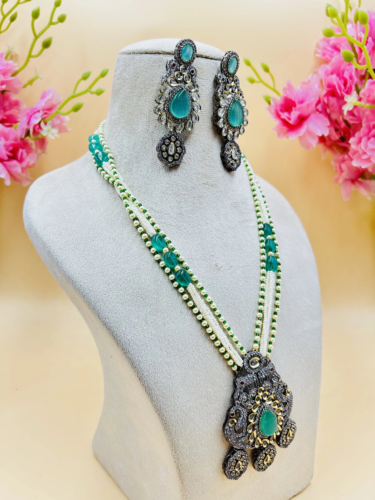Jadau Kundan Necklase Set