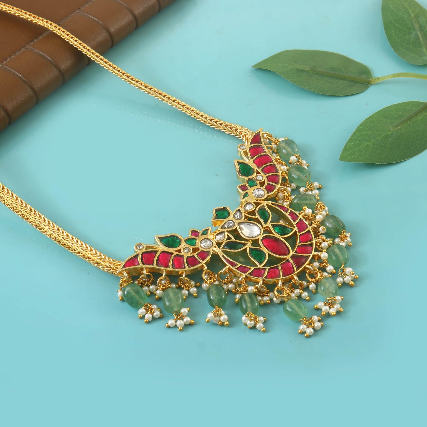 Elegant jadau kundan Necklace with Emerald bead Accents