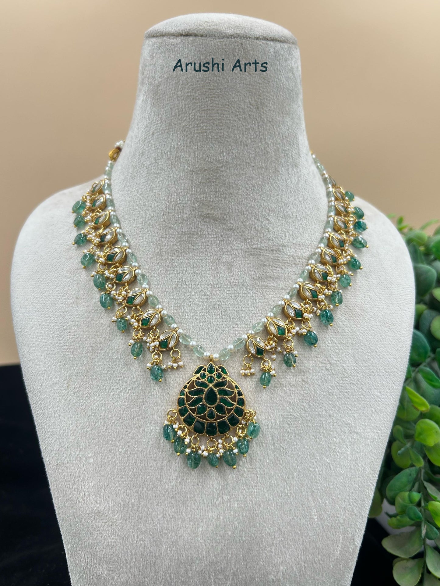Jadau Tikda Necklase Set
