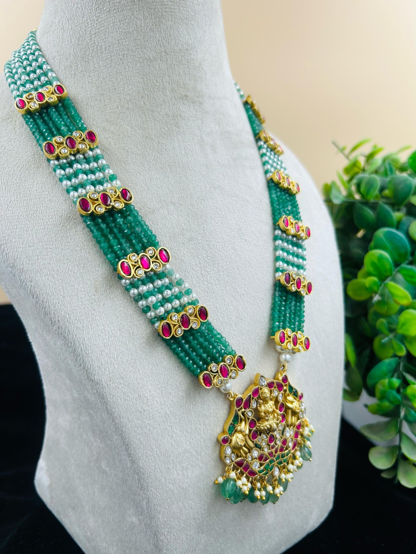 Laxmi Pendant Jada kundan Set