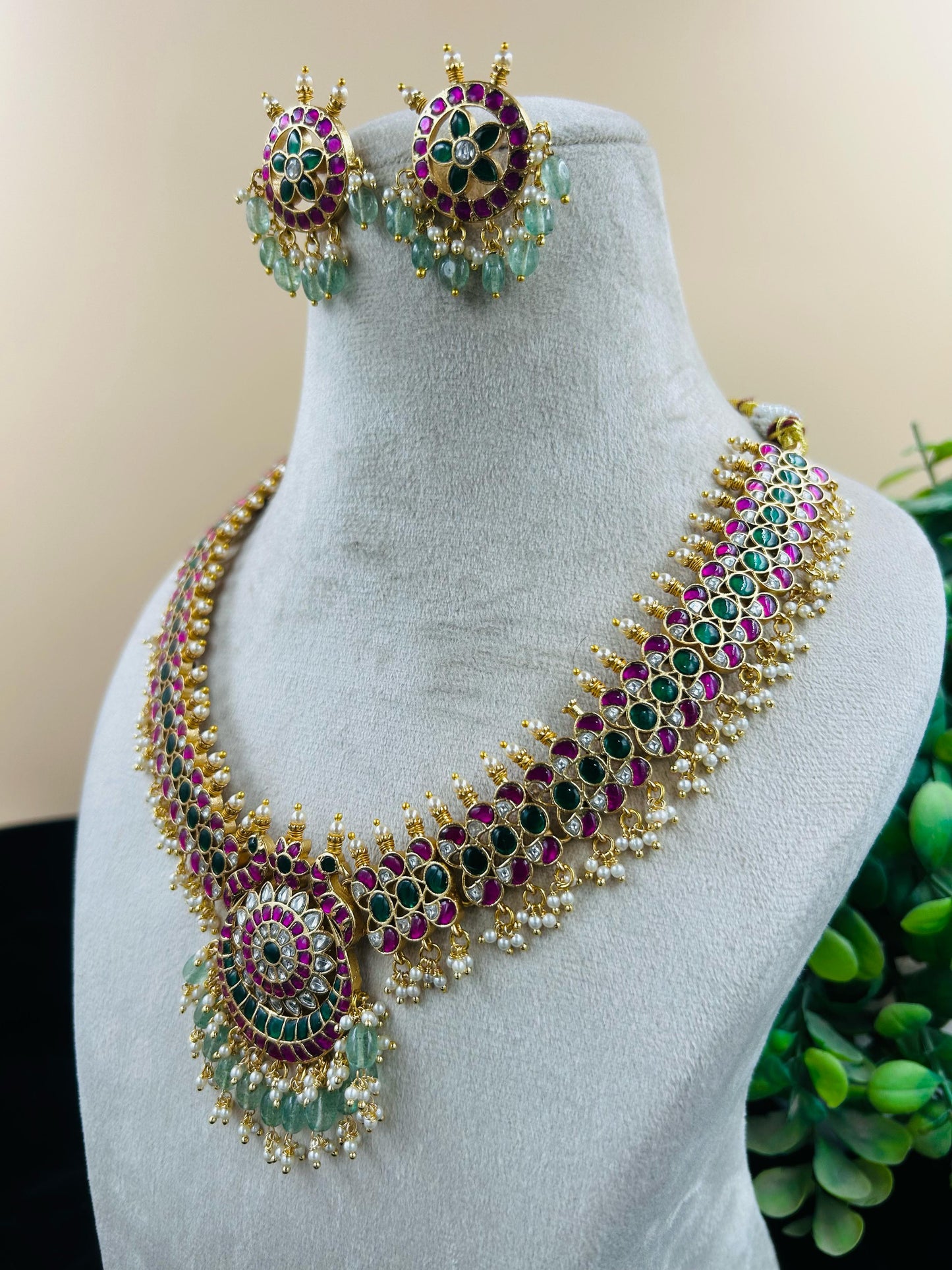 KUNDAN NECKLASE SET