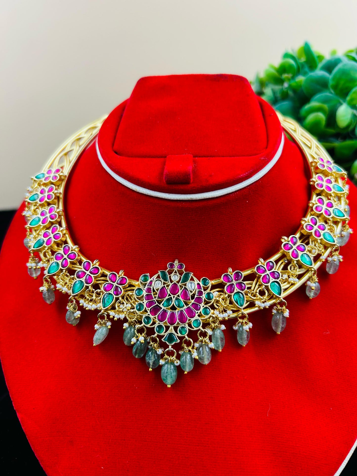 Jadau Kundan Hasli Choker Round