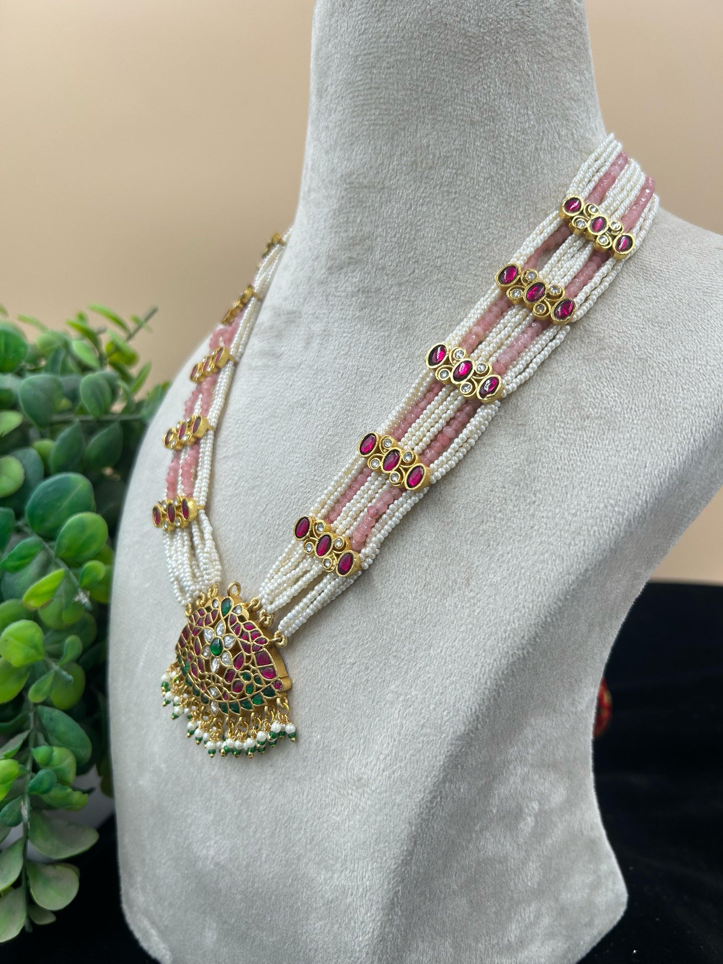 Jadau Kundan Tika Necklase Set