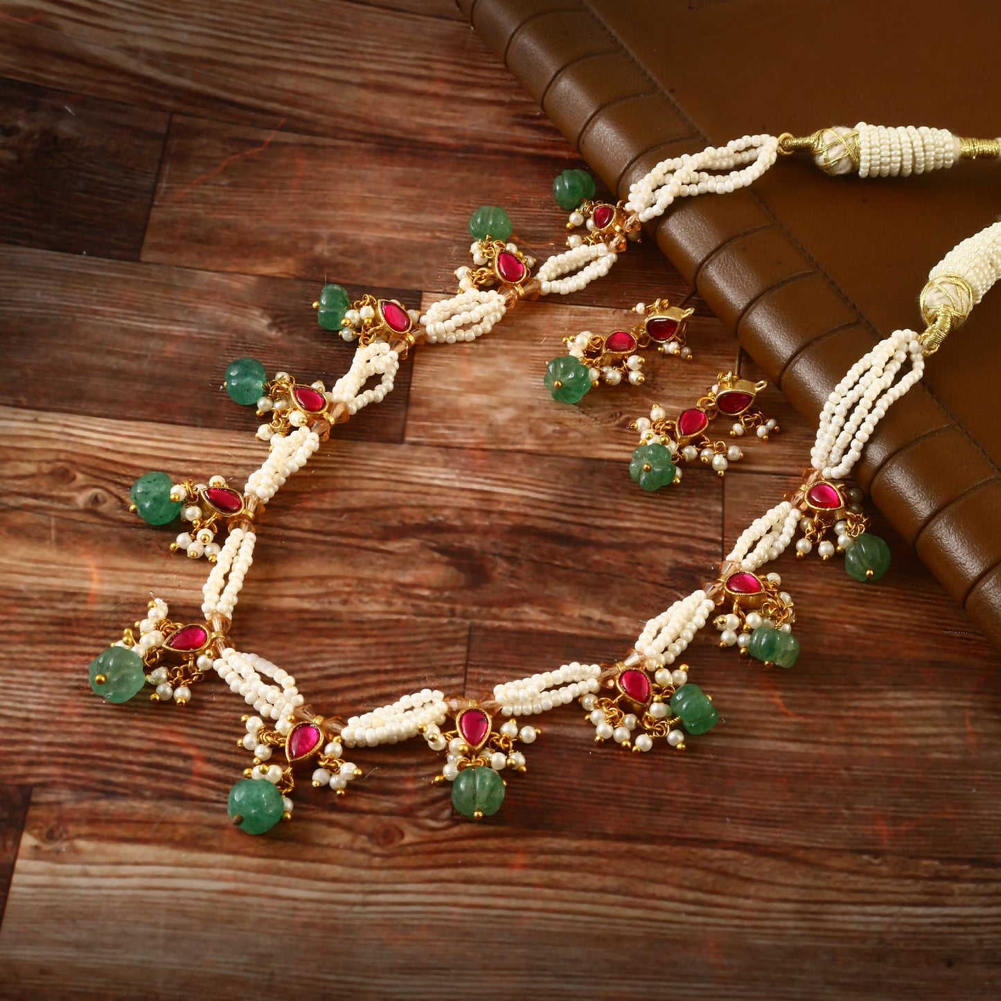 Choker Jadau Kundan Necklace Set