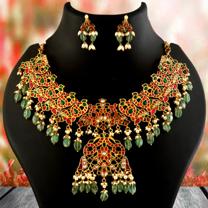 Jadau Kundan Necklace Set is beautifully handcrafted with premium Kundan stones in a classic Jadau setting. Inspired by the royal
