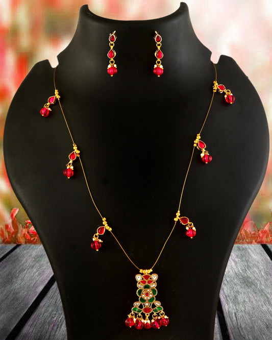 Jadau Kundan Necklace Set is beautifully handcrafted with premium Kundan