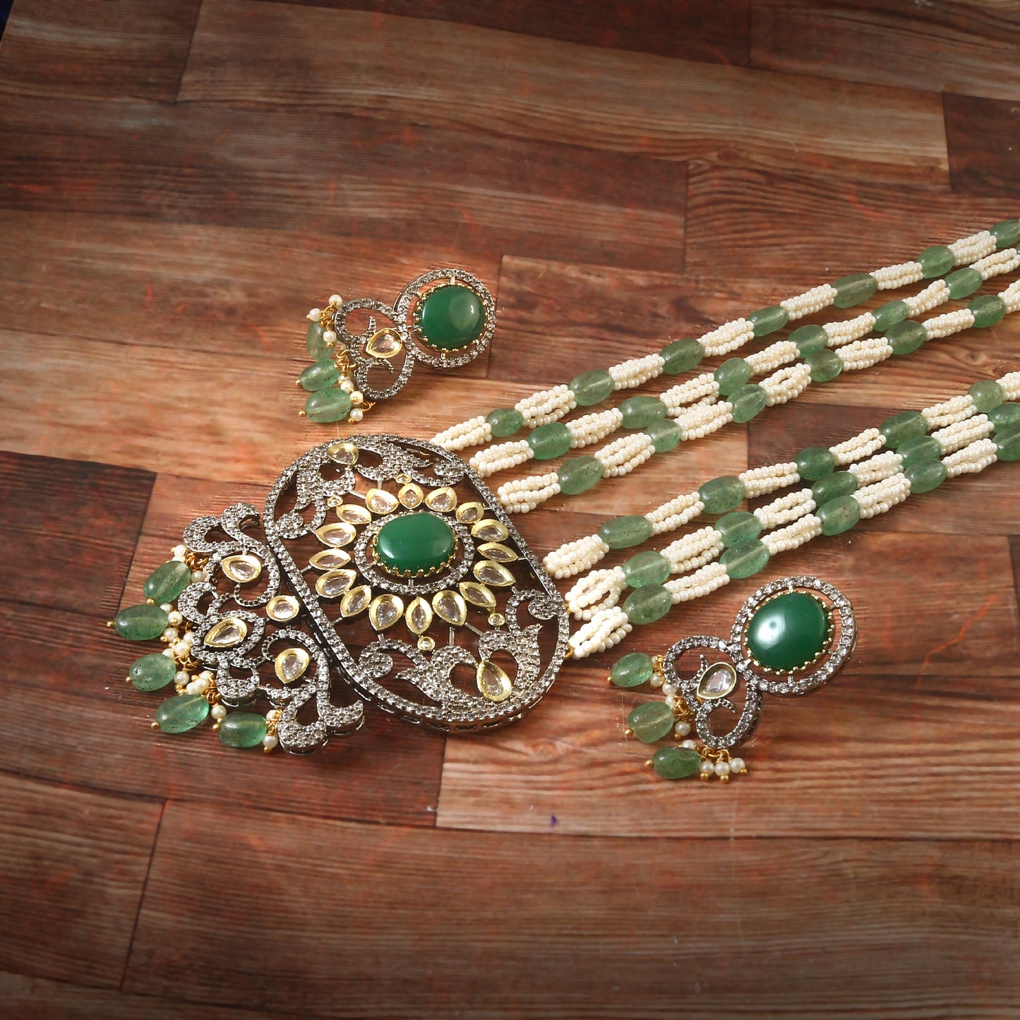White Stone With Pearl Rani Haar