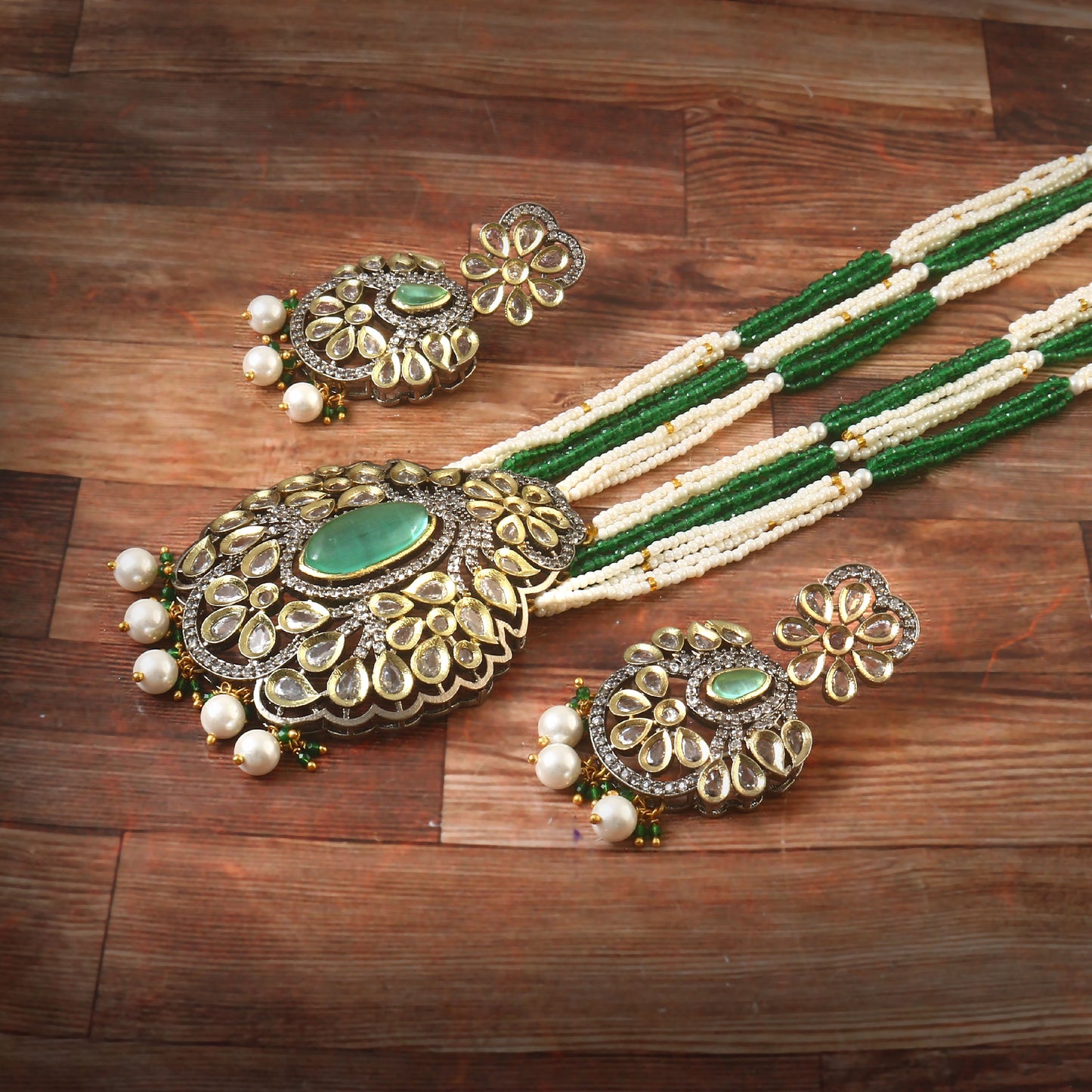 White Stone With Pearl Rani Haar