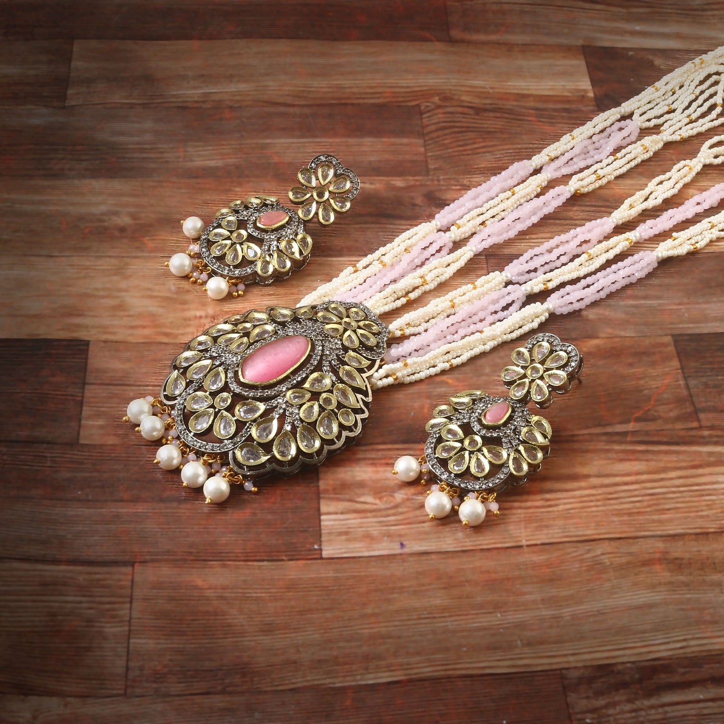 White Stone With Pearl Rani Haar