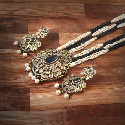 White Stone With Pearl Rani Haar