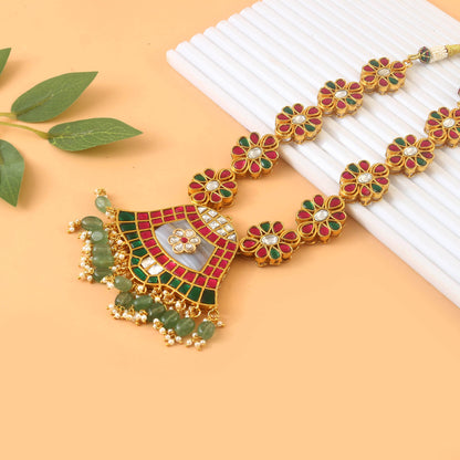 Elegant jadau kundan Necklace with Emerald bead Accents