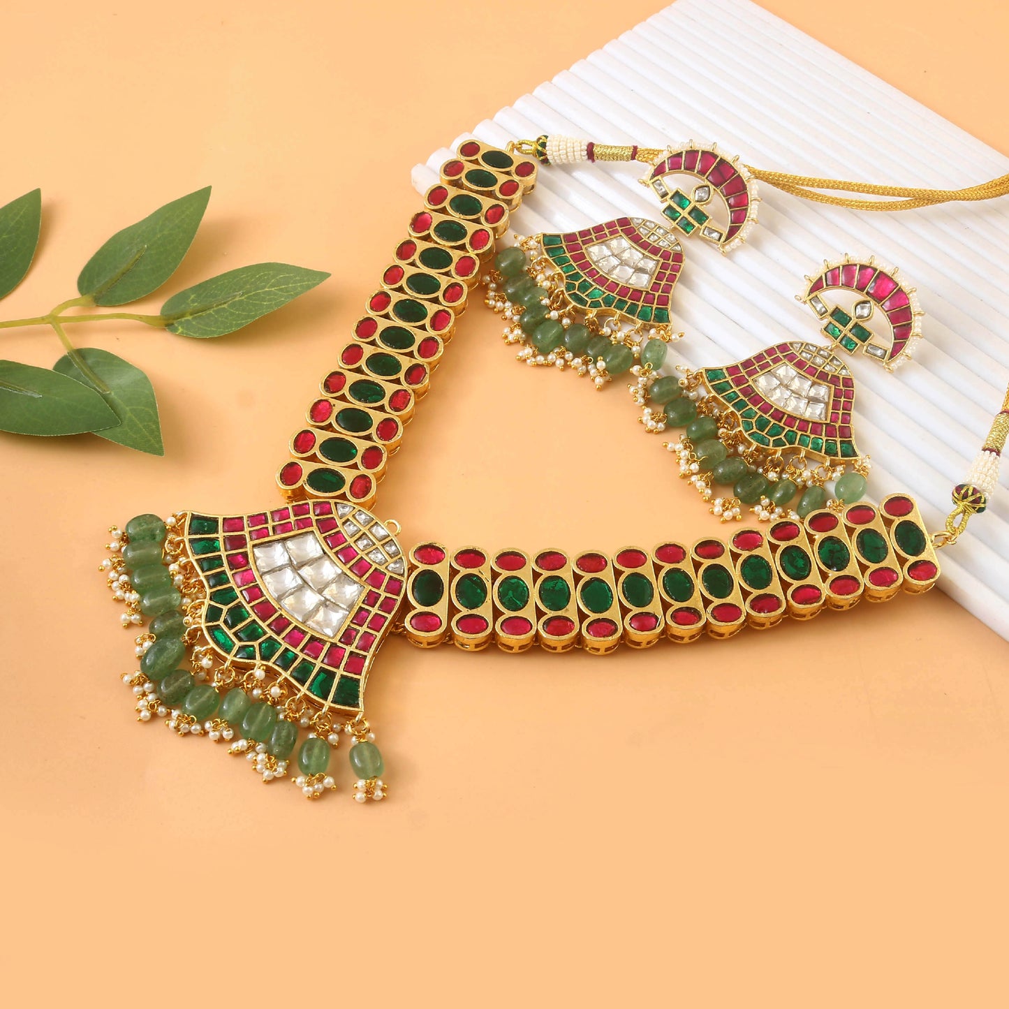 Elegant jadau kundan Necklace with Emerald bead Accents