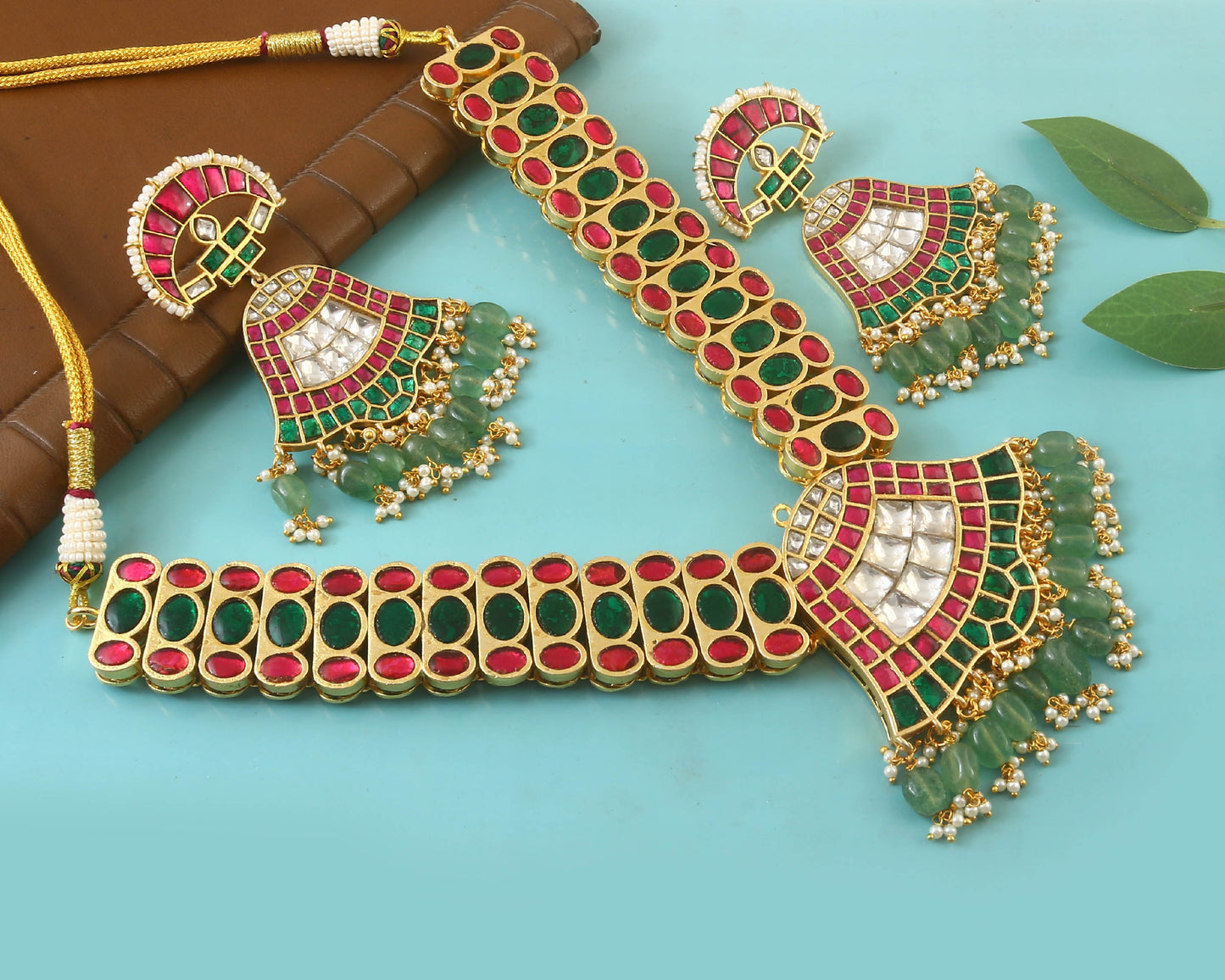 Elegant jadau kundan Necklace with Emerald bead Accents