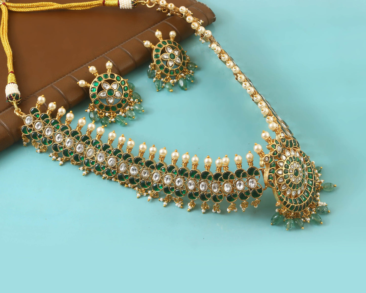 Elegant jadau kundan Necklace with Emerald bead Accents