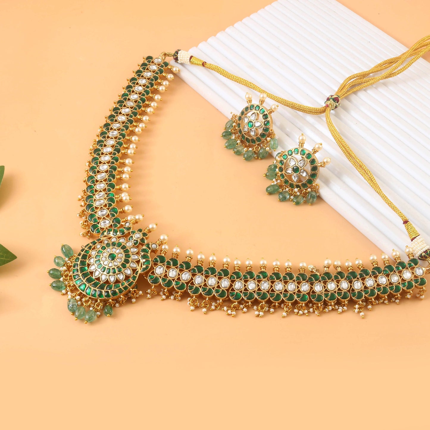 Elegant jadau kundan Necklace with Emerald bead Accents