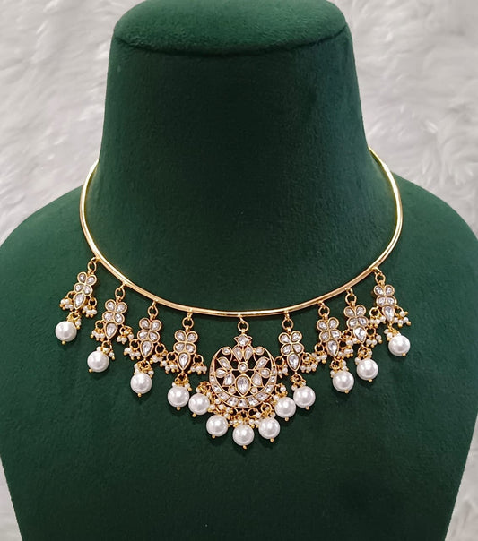 Gold polki and kundan embellished necklace set